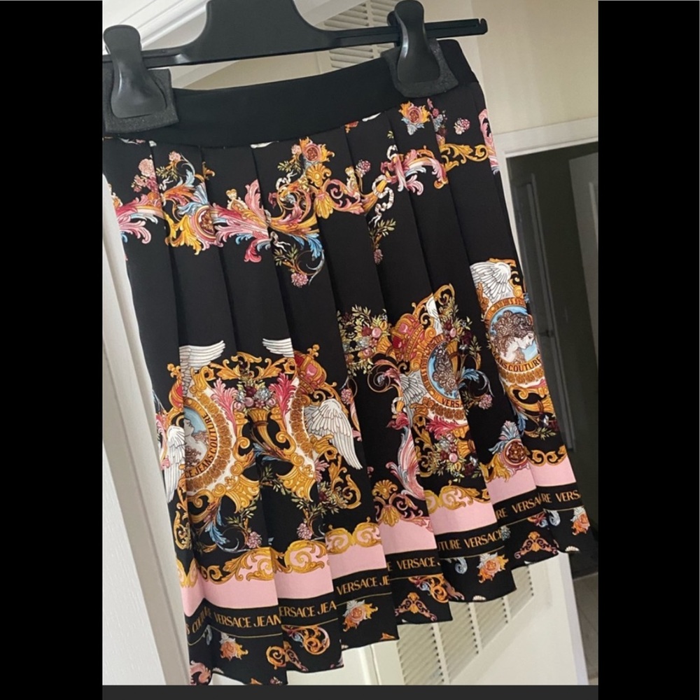 Versace skirt never been worn - Picture 4 of 7